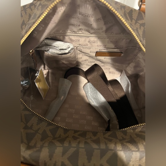 BRAND NEW WITH TAGS MICHAEL KORS TRAVEL LARGE DUFFLE SATCHEL - Picture 6 of 6